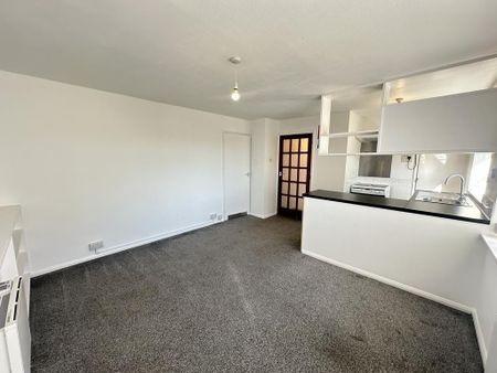2 bedroom maisonette to rent - Photo 4