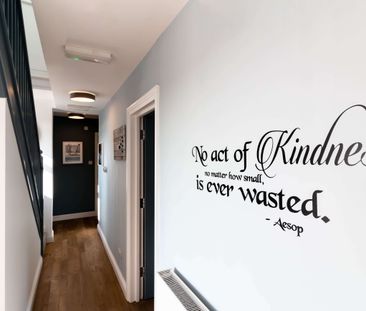 Amazing house share in Frimley for working professionals! Room 6 - Photo 3