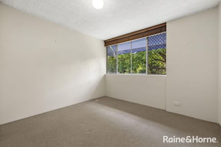 Modern Ground Floor Apartment with Private North-Facing Courtyard - Photo 5