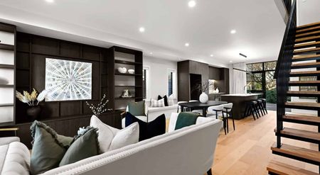 Brand New High-Spec 3 Bedroom Townhouse - Photo 3