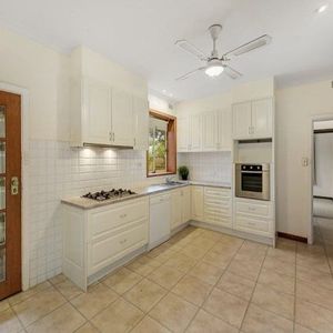 Preston's Best at Your Doorstep - Brilliant Location, Stylish Space - Photo 2