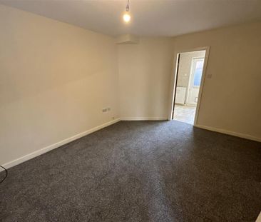 2 bedroom semi-detached house to rent - Photo 5