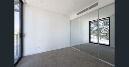 Modern Three-Bedroom Apartment in the Heart of Castle Hill - Photo 2