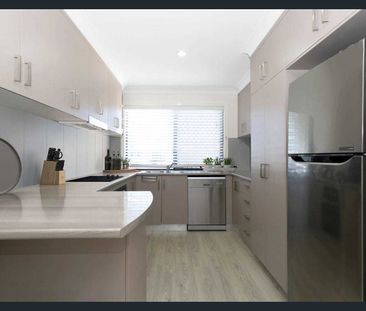 MODERN 2 BEDROOM UNIT IN A QUIET NEIGHBOURHOOD! - Photo 5