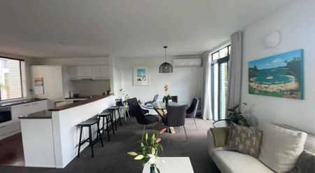 Location! Location! Location! - Photo 5