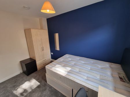 6 Bed Student Accommodation - Photo 3