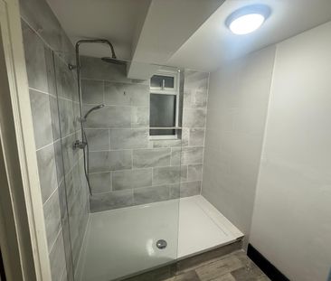 Room in a Shared Flat, Robert St, CR0 - Photo 3