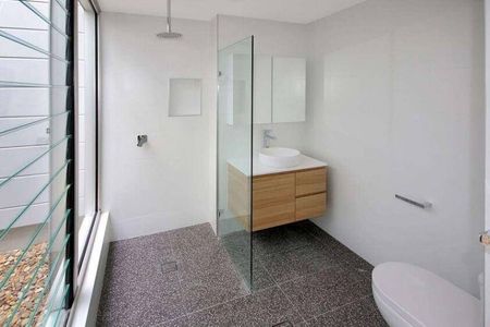 As New 1 Bedroom Apartment - Photo 4