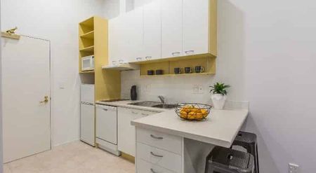 Stylish Furnished Studio in Prime Location - Photo 5