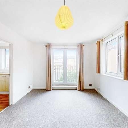 Astra Apartments, Globe Road, Bethnal Green, E2 - Photo 1
