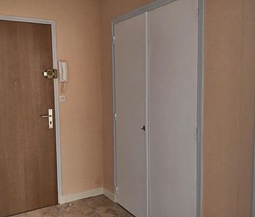 Location Appartement 3 pièces 65m² TROYES 10000 - Photo 2
