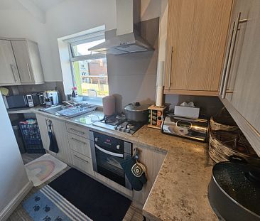 2 Bed - 37 Wortley Road, Leeds - LS12 3HT - Student/Professional - Photo 1