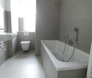 Attraktive Wohnung mit Balkon in zentraler Lage *komplett modernisi... - Photo 2