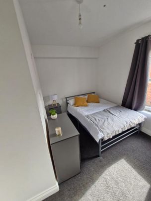 1 bedroom in a house share to rent - Photo 1