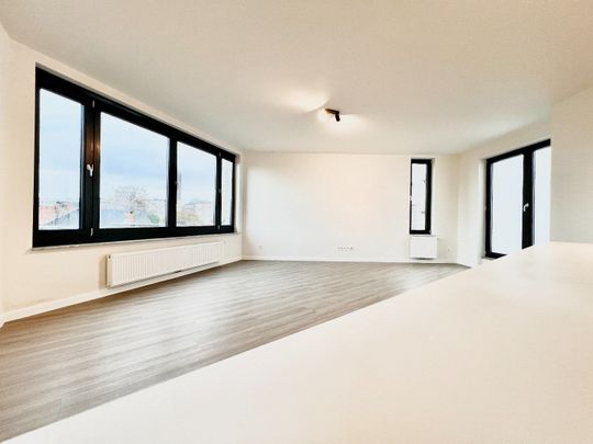 Gerenoveerd 2 slpk app met ruim terras - Foto 1