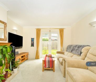 4 bedroom semi-detached house to rent - Photo 1
