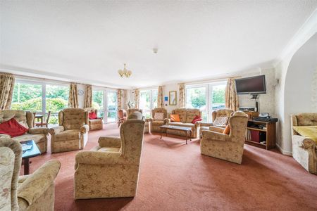 2 bed house to rent in Elstree Road, Bushey, WD23 - Photo 2