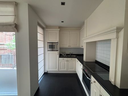 Ruim 3 slpk-appartement met staanplaats in centrum Genk. - Foto 5