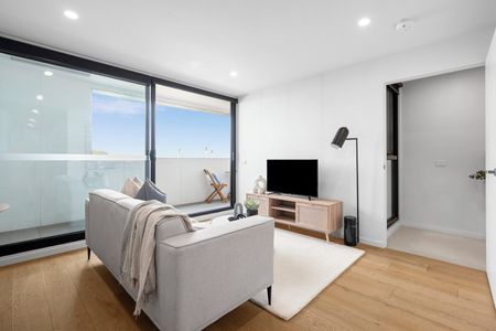 MODERN APARTMENT IN PERFECT LOCATION - Photo 5
