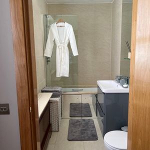 Room in a Shared House, Queensberry Place, SW7 - Photo 2