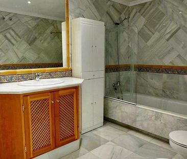 Luxury Apartment for rent in Benahavís, Andalusia - Photo 5