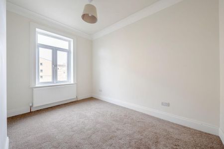4 bedroom flat to rent - Photo 3