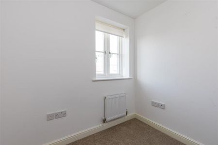 4 bedroom semi-detached house to rent - Photo 2