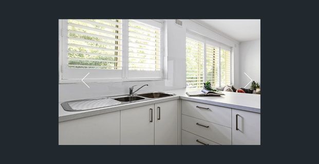 Top-Floor Apartment in a Prime Tree-Lined Location - Photo 1