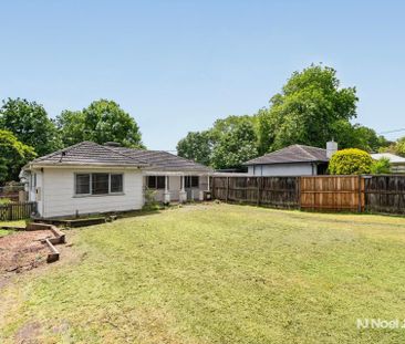 24 Melton Grove, CROYDON - Photo 1