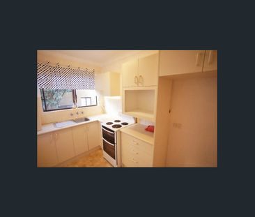 One -bedroom unit in a fantastic location. - Photo 2