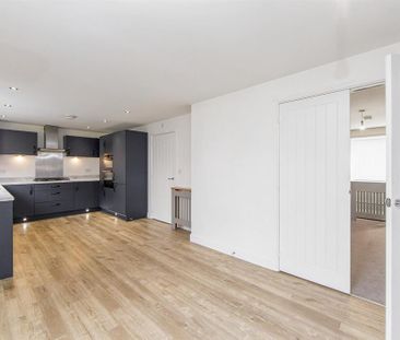 4 bedroom detached house to rent - Photo 3