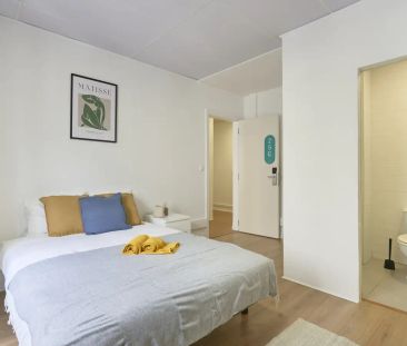Room in a shared 6-bedroom apartment for rent in Lisbon, all bills ... - Photo 3
