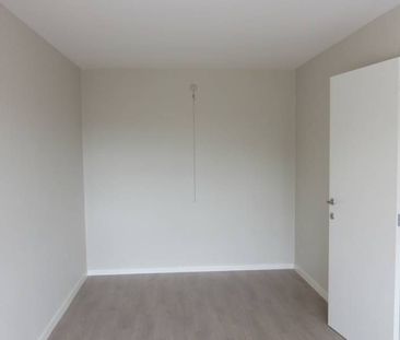Gerenoveerde halfopen bebouwing in rustige buurt met 4 slaapkamers - Foto 1