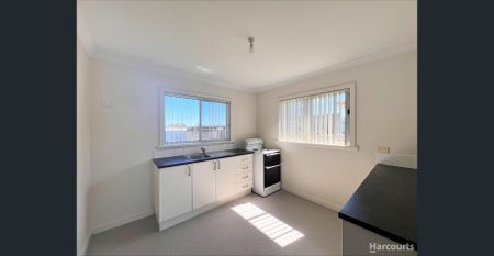 Family-Friendly Home Close to School & Shops! - Photo 5