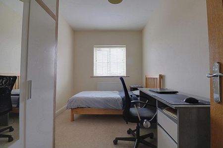 4 bedroom townhouse to rent - Photo 3