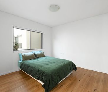 Modern Apartment Offering Stylish Living in a Convenient Location - Photo 3
