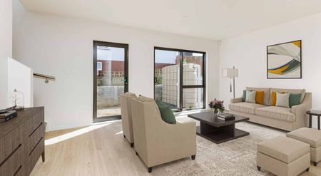 Spacious 3-Bedroom Townhouse Available for Rent in Papatoetoe - Photo 4