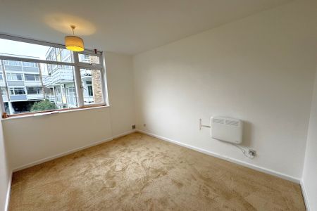 Southview Court, Woking, Surrey, GU22 - Photo 4