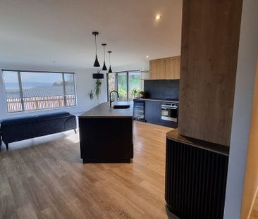 Spacious Family Home in Atawhai, Nelson - Photo 4