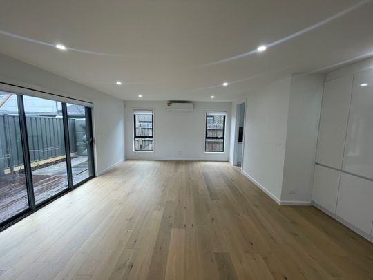 2/75 King Street, Airport West VIC 3042 - Photo 1