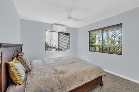 TWO-LEVEL HOME WITH PANORAMIC OCEAN VIEWS - Photo 4