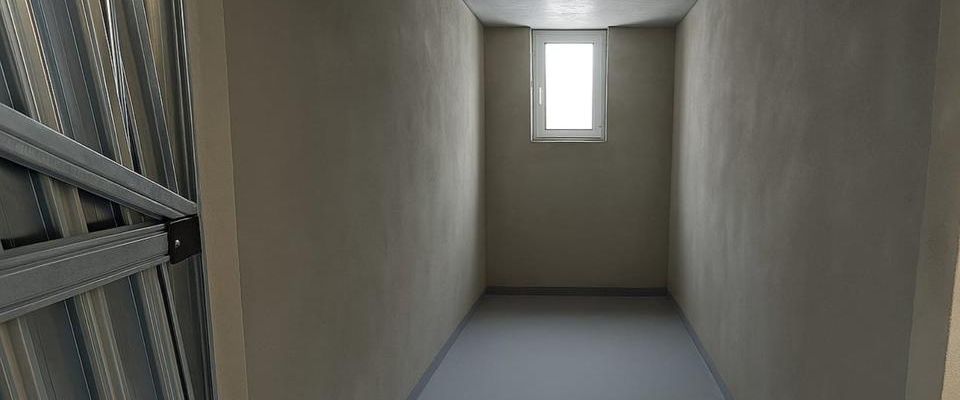 Helle barrierefrei 1 Raumwohnung mit großen Fenstern / Blick ins Grüne - Foto 1