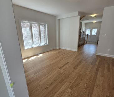 For Lease - 8 La Reine Avenue, Richmond Hill, Ontario - Photo 4