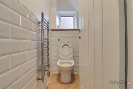 3 bedroom semi-detached house to rent - Photo 5
