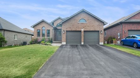 For Lease - 11 Stonecrest Boulevard, Quinte West, Ontario - Photo 4