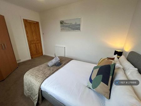 5 bedroom semi-detached house to rent - Photo 2