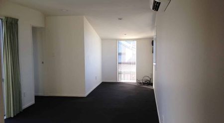 Stylish Townhouse - Photo 4