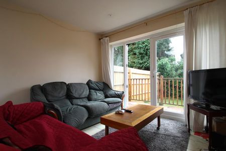 5 bedroom end of terrace house to rent - Photo 2