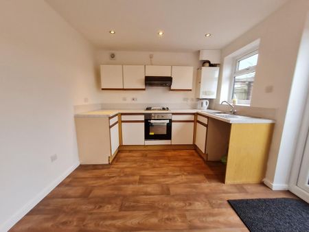 2 bedroom semi-detached house to rent - Photo 3