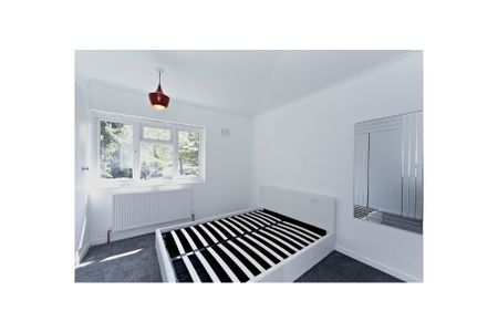 4 Bed Terraced House, Sandmere Road, SW4 - Photo 5